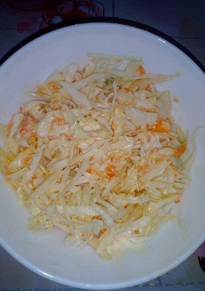 Салат з капусти, цибулі та моркви