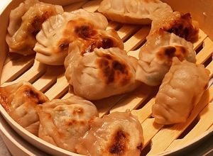 Una foto de Gyozas de camarón