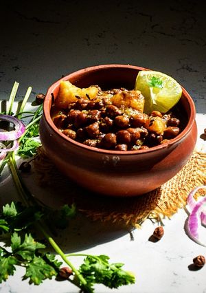 A picture of Aloo-Chana dry sabzi.