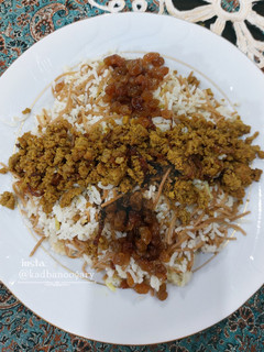 عکسی از دستور رشته پلو با گوشت چرخ کرده