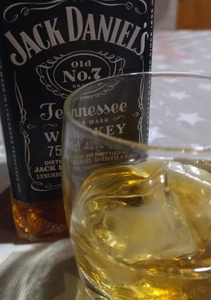 Una foto de Whiskey a las rocas
