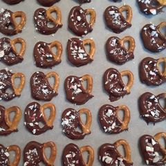 A picture of Peppermint Chocolate Pretzels.