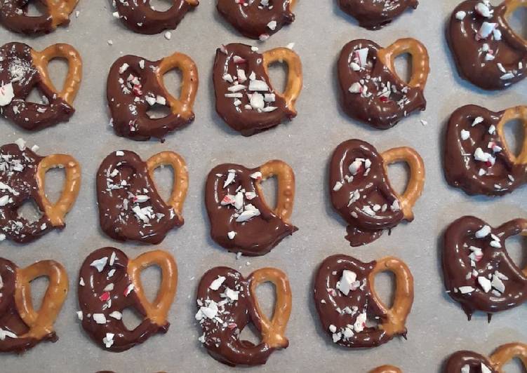 Peppermint Chocolate Pretzels