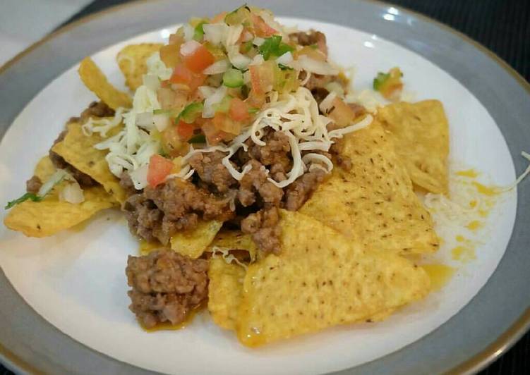 Bagaimana Menyiapkan Nachos with cabe gendot salsa sauce, Enak Banget