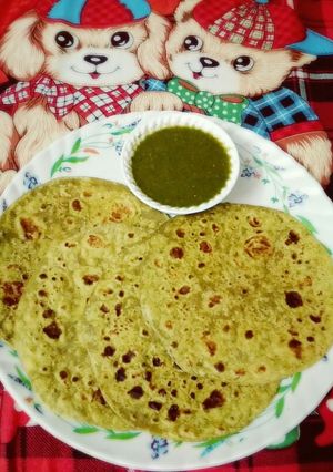 धनिया थेपला (Dhaniya Thepla recipe in Hindi) रेसिपी मुख्य फोटो