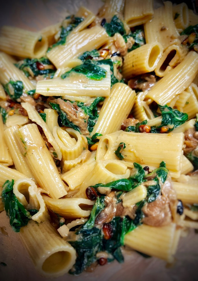 Una foto de Rigatoni con salsa de Cabrales, espinacas y setas