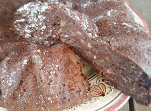 Foto di Torta al cacao e nocciole di pane raffermo