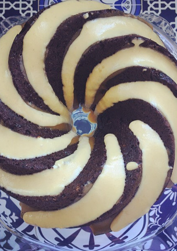 Una foto de Bundt Cake de cacao con mantequilla de cacahuete apto para personas con diabetes
