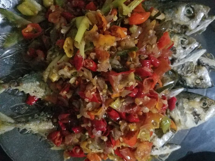 Cara Membuat Ikan Kembung Sambal Matah Bunda Pasti Bisa