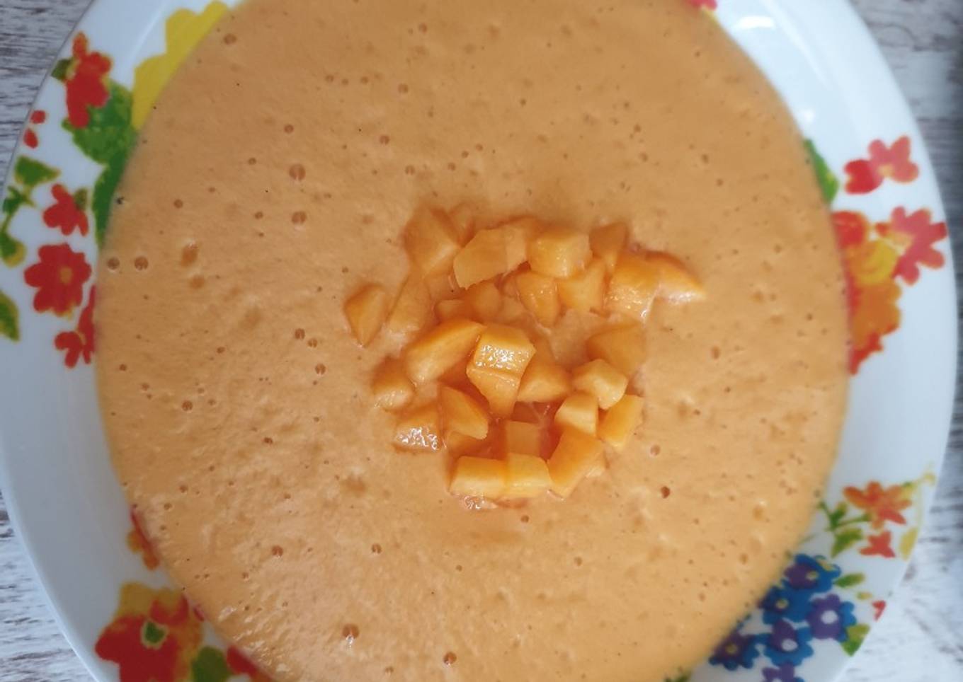Salmorejo de melocotón