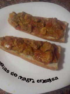 Una foto de Tostas de magra en salsa