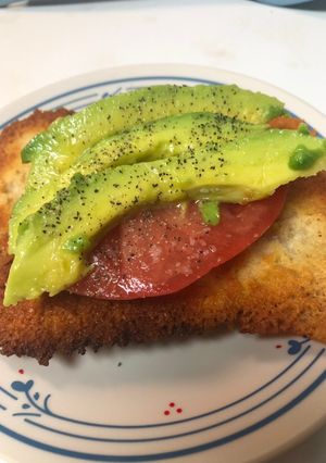 A picture of Keto Tomato and avocado cheese ‘toast’.