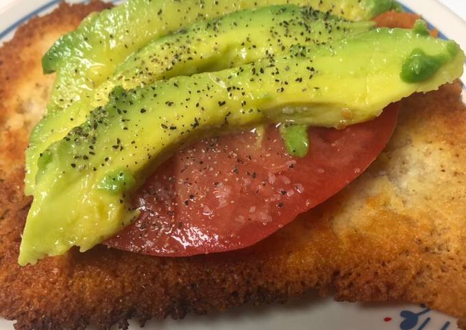 Keto Tomato and avocado cheese ‘toast’