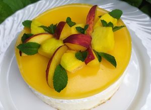 Foto di Ricetta torta allo yogurt con mango e pesca senza uova e burro
