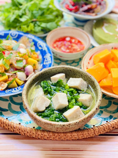 Hình của món Canh Cải Kale Nấu Chả Cá.