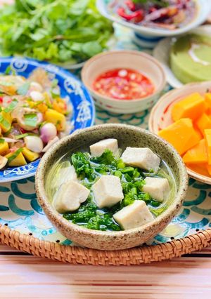 Hình của món Canh Cải Kale Nấu Chả Cá.