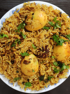 முட்டை தம் பிரியாணி (Egg Dum Biryani recipe in tamil) செய்முறை முக்கிய புகைப்படம்