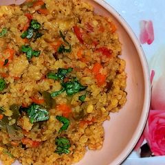 A picture of Broken Wheat khichdi/ Daliya khichdi.
