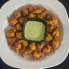 A picture of Crispy moong dal pakore.