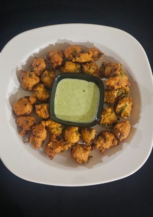A picture of Crispy moong dal pakore.