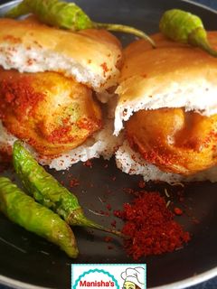 બટાકા વડા પાવ (Bataka Vada Pav Recipe In Gujarati) રેસીપી મુખ્ય ફોટો