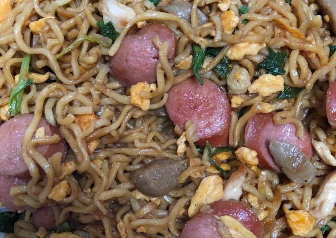 Resep Mie Goreng Bakso Sosis oleh Amanda Zevannya - Cookpad
