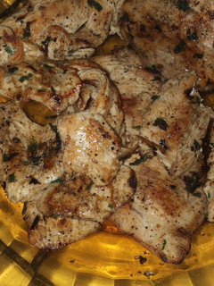 صورة لوصفة دجاج مشوي بتتبيلة روعة 😋