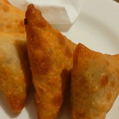 A picture of Chicken samosa.