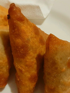 A picture of Chicken samosa.
