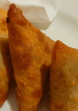 A picture of Chicken samosa.