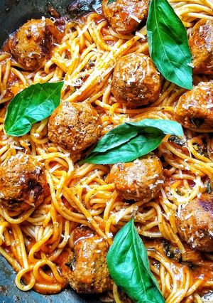 A picture of Spaghetti & Meatballs.