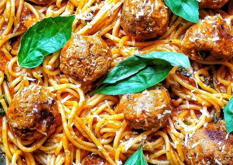 Simple Way to Prepare Homemade Spaghetti &amp; Meatballs