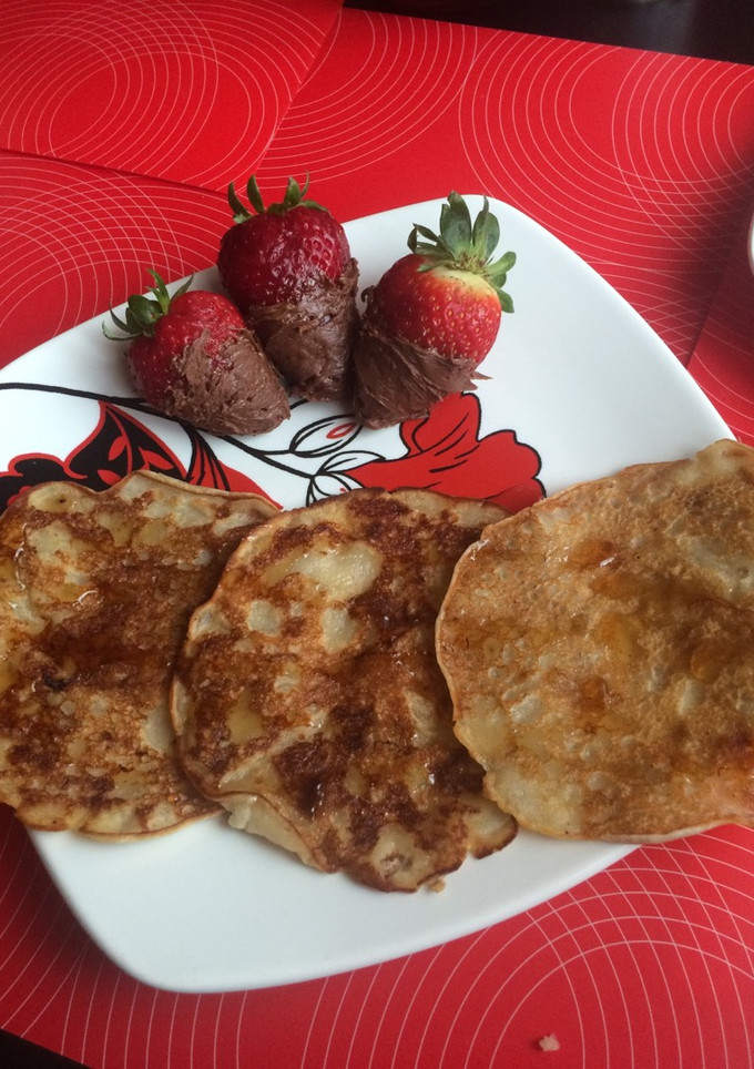 Una foto de Pancakes de banana🥞🍓y fresas con nutella
