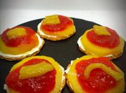 Una foto de bocadillos de frutas