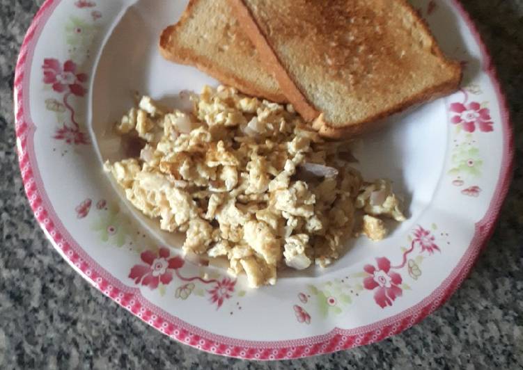 Steps to Make Perfect Pan toast with scrambled eggs