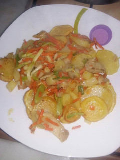 Una foto de Revuelto de patatas y verdura