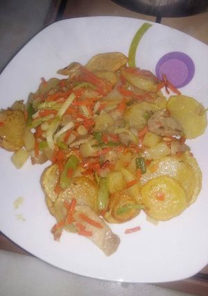 Una foto de Revuelto de patatas y verdura