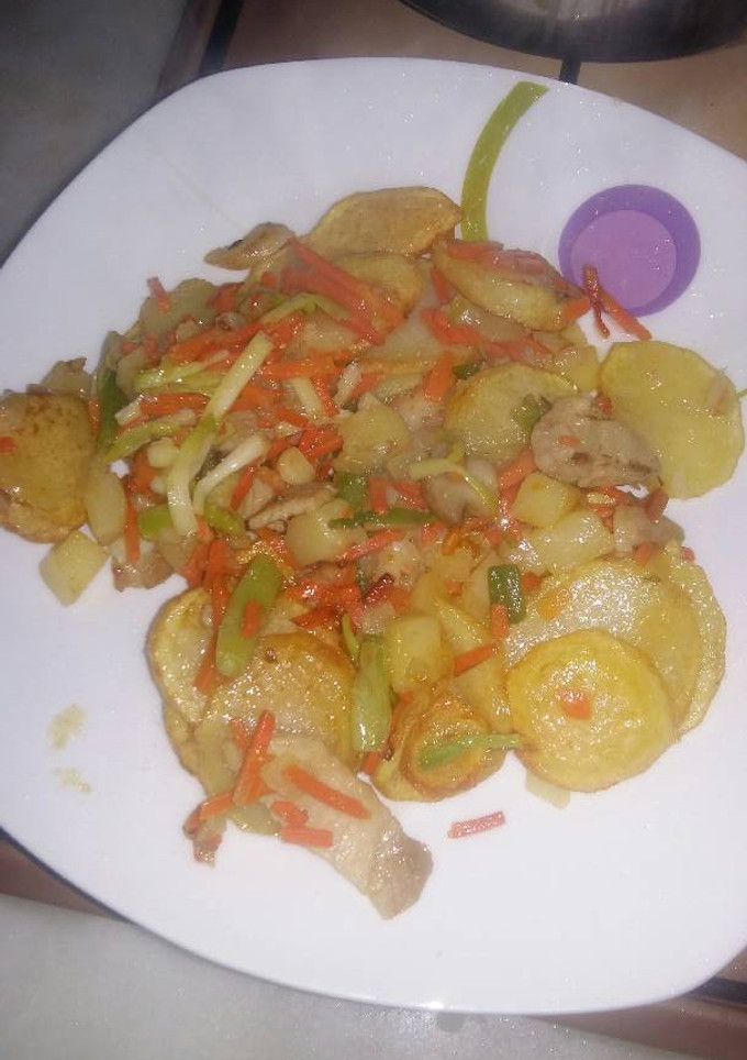 Una foto de Revuelto de patatas y verdura