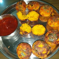 A picture of Mini handva bites.