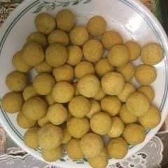 A picture of Besan ka ladoo.
