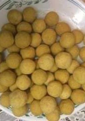 A picture of Besan ka ladoo.