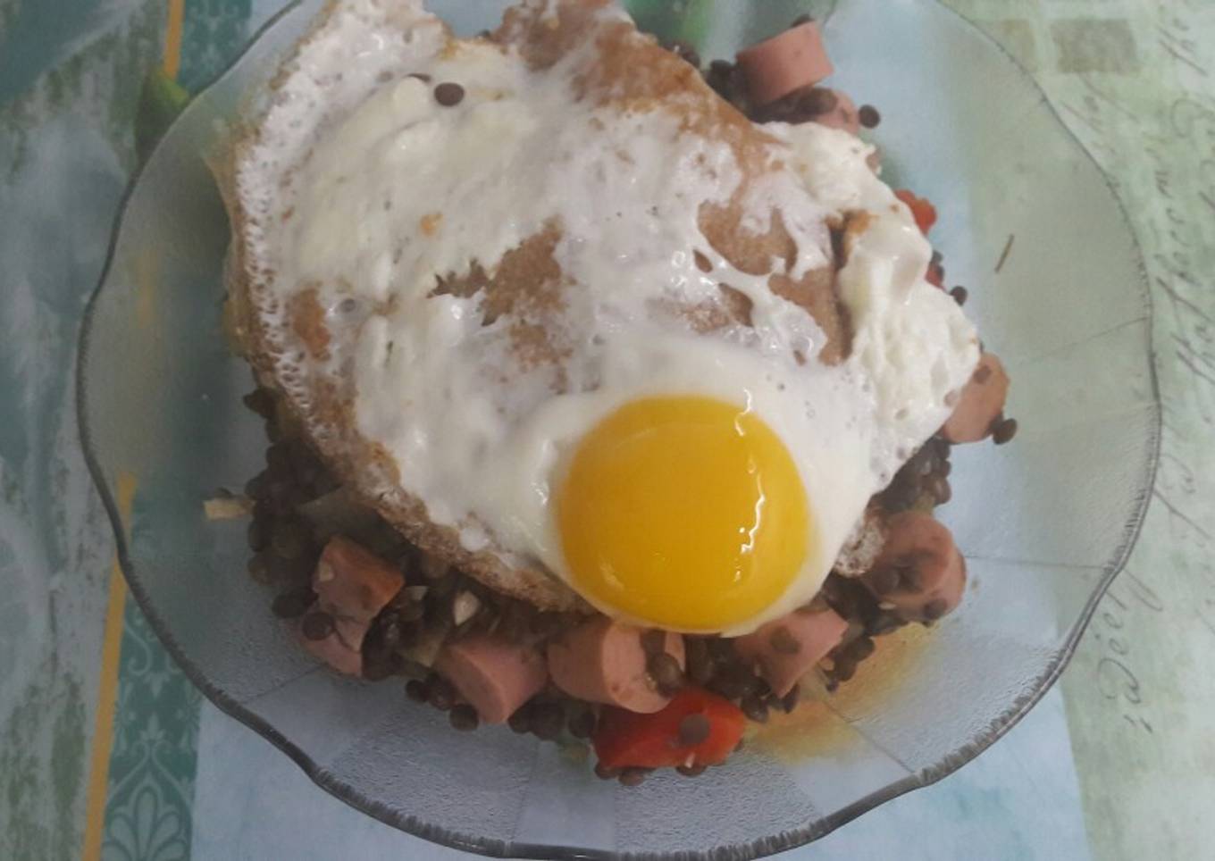 Lentejas salteadas, con verduras, panceta (y salchichas)