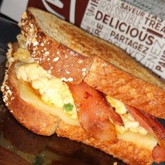 A picture of Scrambled sandwich.