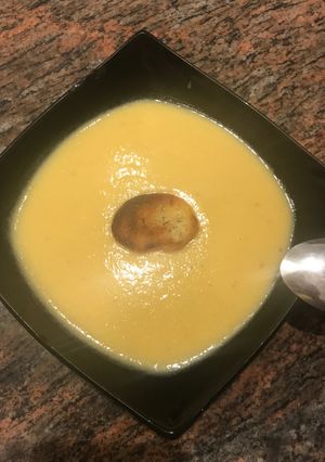Una foto de Crema de verduras y pollo
