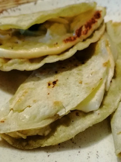 Una foto de Quesadillas de queso fresco y epazote 🧀