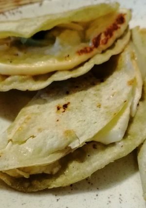 Una foto de Quesadillas de queso fresco y epazote 🧀