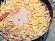 Una foto de mostacholes con carne