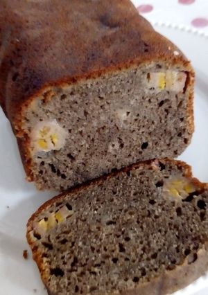 Una foto de • Budín de banana con Cáscara•