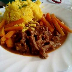 A picture of Rice beef served with carrots.