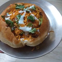A picture of Raj kachori.